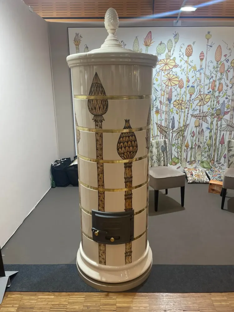 poele de faience blanc et decor